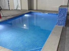 Villa neuve et moderne avec piscine