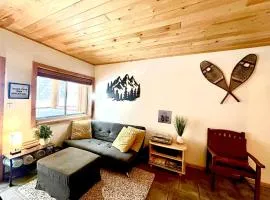 Apex Lookout Hiking Retreat with Hot Tub