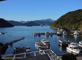 Waterfront Retreat on the foreshore of Queen Charlotte Sound