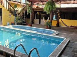 Hotel Luxi, hotel u gradu 'Playa Azul'