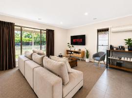 Spacious 3BR Home Ballarat Excellent For Families and Groups, khách sạn ở Ballarat