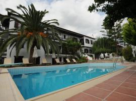 Elli Hotel: Skopelos şehrinde bir otel
