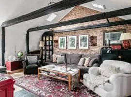 Unique attic apartment in historic Old Town