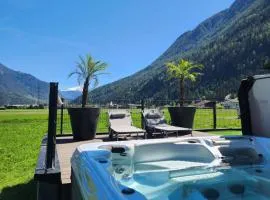 Deluxefort für 10 Gäste mit eigenem Whirlpool und Fasssauna