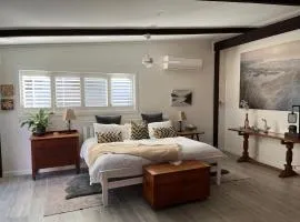 Tranquil, spacious and private garden retreat