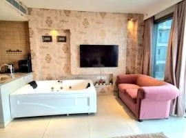 The Story Luxury Jacuzzi Apartment