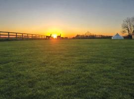 Glamping with Llamas, hotel a Wisbech