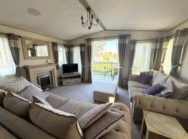 Deer View Escape - 8 Berth Retreat - Malvern View Holiday Park