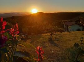Pousada Canto da Lua - Charme, intimismo e uma linda vista para o Pôr-do-Sol -Wi-Fi、カランカスのホテル