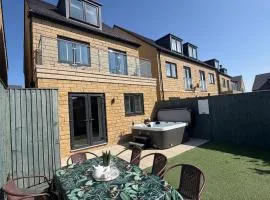 DAIRY COTTAGE WHITBY- HOT TUB - 4 Beds