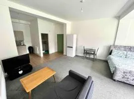 The Limes! Flat 3 Private Studio Apartment