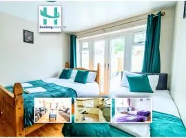 Spacious Modern 6BR Home by Hyped Properties Best for Contractors & Relocators Near Centre with Parking