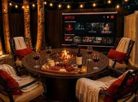 Outdoor Movies, Hot Tub, Fire Pit & Near AMI 7 miles away