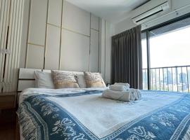 SkyLink Thonglor Luxury Condo with Pool BTS Access, hotel v destinaci Klong Toi