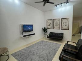 13Homestay, hotel din Batu Kikir