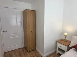 2 Rooms available in a 4 bedroom shared house