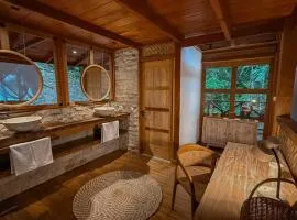 AKUA VILLAS Mentawai