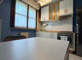 Chicco Light - Appartamento low cost per soggiorni brevi Vercelli Wi-Fi - Cinelli Apartment
