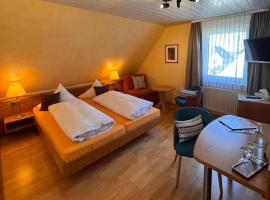 Hotel-Restaurant Gasthof Adler، فندق في نوينبورغ أم راين