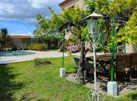 Maison de vacances avec grande piscine près de la mer