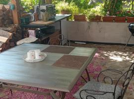 ROSE ROOM for 4 guests in Rose resort Ljubljana、リュブリャナのホテル