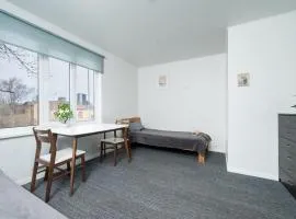 Apartment 6 - Cozy 2BR Apartment, Bus Station, Easy City Access