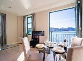 Seafront Apt. with Elevator and French Balcony