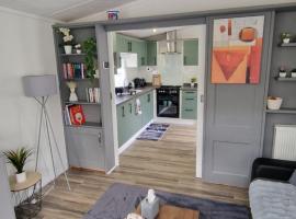 The Forest Cabin Holiday Home 15, hotel u gradu Ballantrae