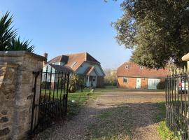 Clock House Cottage, hôtel à Brook