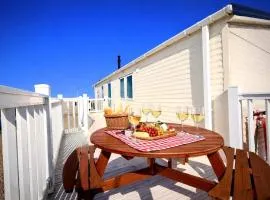 2 Bed - Sleeps 6 - Pets - Parking - Wifi