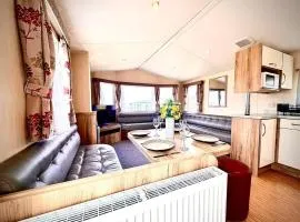 2 Bed - Sleeps 6 - Pets - Parking - Wifi