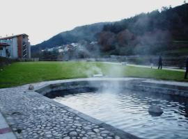 Lobios House، فندق في Bubaces