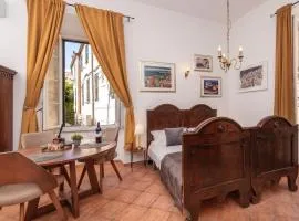 Amoret Apartments