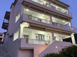 Katelia's Apartments: Almiropótamos şehrinde bir otel