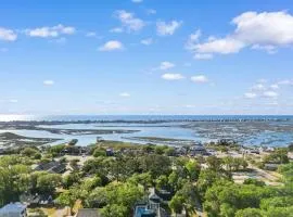 5 BR 4 BA Home Close To The Marsh Walk