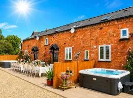 The Shakespeare Lodge - Sleeps up to 12 - 2 HOT TUBS