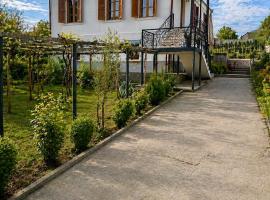 House of Warmth، فندق في Bagdatʼi