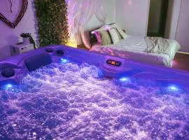 Suite romantique avec jacuzzi privatif, parenthèse intime et discrète