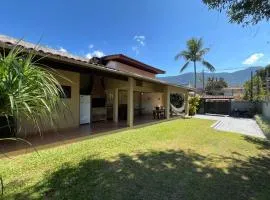 Casa a uma quadra da praia Maresias