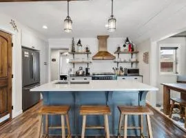 Cute 2 BR Close to Downtown
