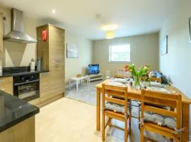 2-Bedroom Flat on Copthorn Road - with parking - Pass the Keys