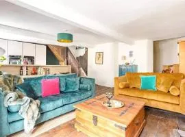 17th-Century Grade II Apartment, Heart ofTetbury