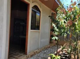 Cabina privada para 4 personas con baño, kitchenette y entrada independiente