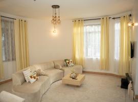 Njiro Executive 4BR Villa with Balcony Views and office, hotel sa Arusha