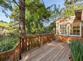 Luxury Riverview Cottage - walk to town & trails