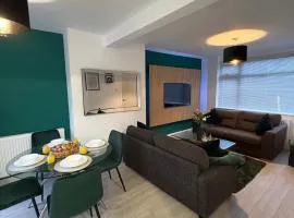 Contractor Friendly House Sleeps 5 Free Parking WiFi