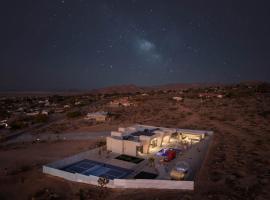 Villa Solara Pool Sauna Pickle Stargazing dome, Hotel in Joshua Tree