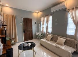 Casa de Dahican, 2BR House with generator - near Dahican beach, hotel i Mati