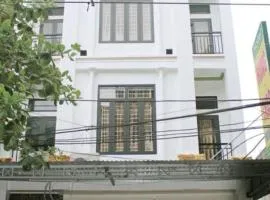 Khách sạn Hùng Thảo