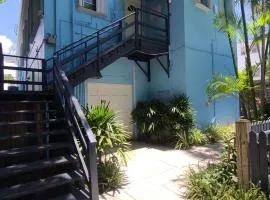 Duval Street Suite overlooking Duval with parking and pool